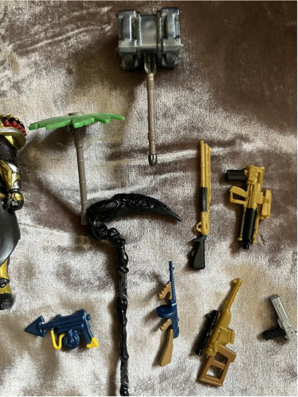 FORTNITE Hasbro Victory Royale Series Chaos Agent Collectible Action FigureBONUS
